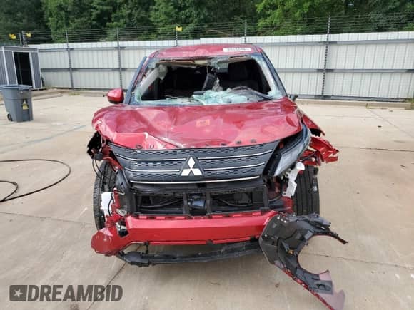 2024 Mitsubishi Outlander ES with VIN JA4J3UA82RZ005310, listed as a Copart auction lot 63404825 with 20,196 mi miles and Clean title. Bid and sale history available at DreamBid. Image 5.