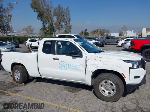 2024 Nissan Frontier S z VIN 1N6ED1CL9RN637505, wystawiony jako IAAI lot #41539688 z przebiegiem 15 924 mil mil oraz . Historia ofert i sprzedaży dostępna na DreamBid. Obrazek 12.