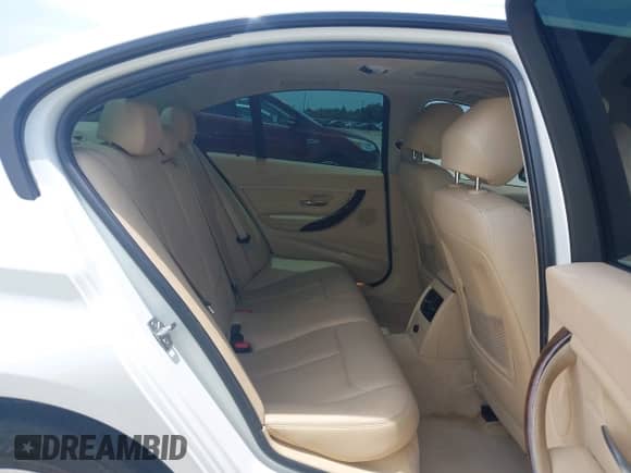 2013 BMW 3 Series 320i с VIN WBA3B1C50DK129576, выставлен на аукционе IAAI как лот 42393038 с пробегом 160 370 миль миль и . История ставок и продаж доступна на DreamBid. Изображение 8.