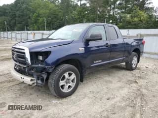 2010 Toyota Tundra с VIN 5TFUY5F15AX145972, выставлен на аукционе Copart как лот 70072805 с пробегом 135 526 миль миль и Списание • Salvage title. История ставок и продаж доступна на DreamBid. Изображение 1.