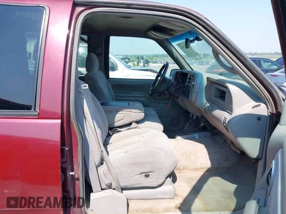 1998 Chevrolet Silverado 3500 z VIN 1GCHK33J3WF048276, wystawiony jako IAAI lot #42442356 z przebiegiem 217 410 mil mil oraz . Historia ofert i sprzedaży dostępna na DreamBid. Obrazek 5.