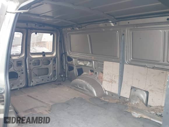 2000 Ford Econoline Cargo с VIN 1FTRE14W8YHA58870, выставлен на аукционе IAAI как лот 42316572 с пробегом 182 264 миль миль и . История ставок и продаж доступна на DreamBid. Изображение 8.