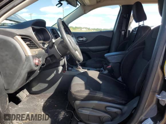 2016 Jeep Cherokee Latitude с VIN 1C4PJMCS9GW218378, выставлен на аукционе Copart как лот 85852745 с пробегом 96 080 миль миль и Чистый • Clean title. История ставок и продаж доступна на DreamBid. Изображение 7.