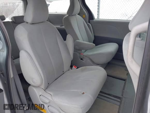 2012 Toyota Sienna с VIN 5TDKA3DC3CS010468, выставлен на аукционе IAAI как лот 41542523 с пробегом 56 055 миль миль и . История ставок и продаж доступна на DreamBid. Изображение 8.