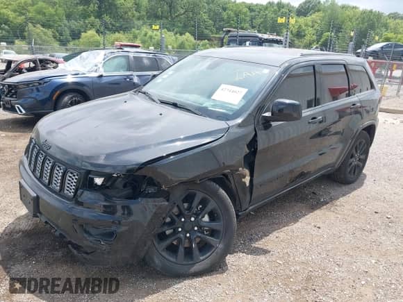 2018 Jeep Grand Cherokee Altitude z VIN 1C4RJFAG7JC389691, wystawiony jako IAAI lot #42744027 z przebiegiem 59 465 mil mil oraz . Historia ofert i sprzedaży dostępna na DreamBid. Obrazek 17.