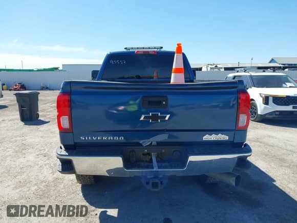 2016 Chevrolet Silverado 2500HD High Country z VIN 1GC1KXE8XGF287036, wystawiony jako IAAI lot #41699334 z przebiegiem 121 284 mil mil oraz . Historia ofert i sprzedaży dostępna na DreamBid. Obrazek 16.