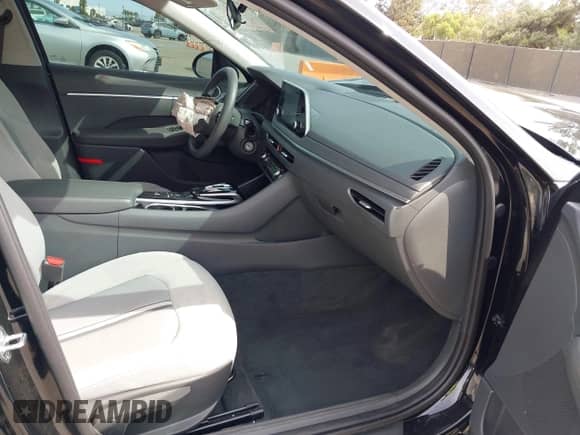 2021 Hyundai Sonata SE with VIN 5NPEG4JA8MH114160, listed as a IAAI auction lot 43243265 with 23,840 mi miles and . Bid and sale history available at DreamBid. Image 5.