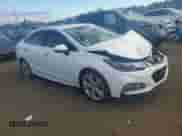 2017 Chevrolet Cruze Premier z VIN 1G1BF5SM5H7157488, wystawiony jako Copart lot #89528915 z przebiegiem 81 447 mil mil oraz Szkoda całkowita • Salvage title. Historia ofert i sprzedaży dostępna na DreamBid. Obrazek 4.