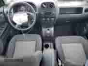 2010 Jeep Compass Latitude z VIN 1J4NF1FB0AD623710, wystawiony jako Copart lot #88657615 z przebiegiem Nie podano mil oraz Szkoda całkowita • Salvage title. Historia ofert i sprzedaży dostępna na DreamBid. Obrazek 8.