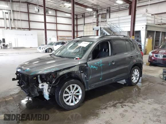 2017 Volkswagen Tiguan S с VIN WVGBV7AX0HK053923, выставлен на аукционе IAAI как лот 42780669 с пробегом 70 071 миль миль и . История ставок и продаж доступна на DreamBid. Изображение 2.