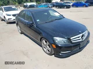 2011 Mercedes-Benz C 300 Sport z VIN WDDGF8BB4BR187080, wystawiony jako IAAI lot #42816670 z przebiegiem 142 293 mil mil oraz . Historia ofert i sprzedaży dostępna na DreamBid. Obrazek 1.