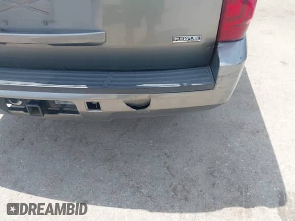 2007 Chevrolet Suburban LTZ z VIN 3GNFC16047G302161, wystawiony jako IAAI lot #42053997 z przebiegiem 173 922 mil mil oraz . Historia ofert i sprzedaży dostępna na DreamBid. Obrazek 6.