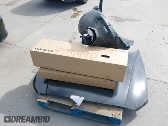 2022 Volvo S60 Momentum z VIN 7JRL12TZXNG160855, wystawiony jako IAAI lot #42598490 z przebiegiem 33 848 mil mil oraz . Historia ofert i sprzedaży dostępna na DreamBid. Obrazek 20.