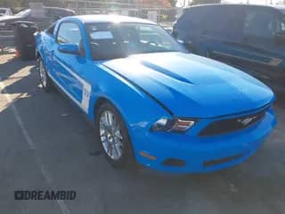 2012 Ford Mustang V6 z VIN 1ZVBP8AM3C5269862, wystawiony jako IAAI lot #43482818 z przebiegiem 57 061 mil mil oraz . Historia ofert i sprzedaży dostępna na DreamBid. Obrazek 1.