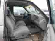 1998 Chevrolet Silverado 2500 с VIN 1GCGK29R0WE226301, выставлен на аукционе IAAI как лот 42151983 с пробегом 171 933 миль миль и . История ставок и продаж доступна на DreamBid. Изображение 5.