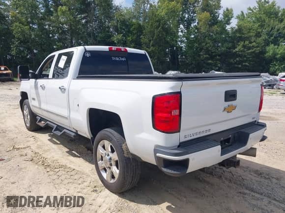 2017 Chevrolet Silverado 2500HD LTZ z VIN 1GC1KWEY9HF142419, wystawiony jako IAAI lot #42594086 z przebiegiem 120 137 mil mil oraz . Historia ofert i sprzedaży dostępna na DreamBid. Obrazek 3.