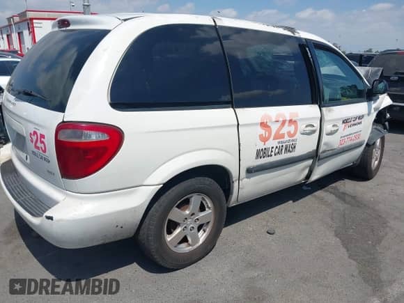2005 Dodge Caravan SXT with VIN 1D4GP45R95B230191, listed as a IAAI auction lot 43220101 with Not provided miles and . Bid and sale history available at DreamBid. Image 4.