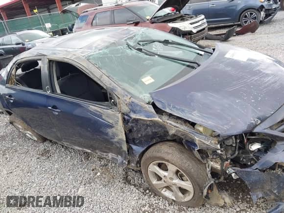 2011 Toyota Corolla S z VIN 2T1BU4EE2BC604229, wystawiony jako IAAI lot #43053311 z przebiegiem 103 784 mil mil oraz . Historia ofert i sprzedaży dostępna na DreamBid. Obrazek 6.