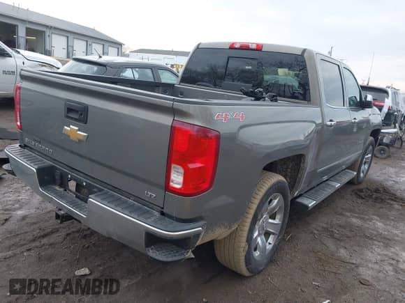 2017 Chevrolet Silverado 1500 LTZ z VIN 3GCUKSEC7HG216249, wystawiony jako IAAI lot #41637379 z przebiegiem 131 866 mil mil oraz . Historia ofert i sprzedaży dostępna na DreamBid. Obrazek 4.