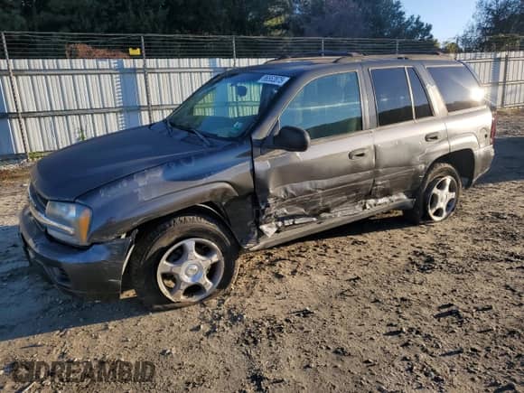 2007 Chevrolet TrailBlazer LS with VIN 1GNDS13SX72282152, listed as a Copart auction lot 86552875 with 197,720 mi miles and Salvage title. Bid and sale history available at DreamBid. Image 1.