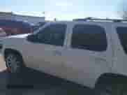 2009 Chevrolet Tahoe 1LT z VIN 1GNEC233X9R303463, wystawiony jako IAAI lot #41277814 z przebiegiem 217 701 mil mil oraz . Historia ofert i sprzedaży dostępna na DreamBid. Obrazek 14.