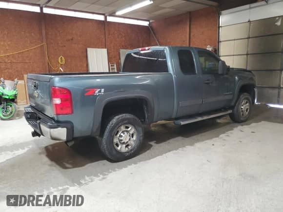 2010 Chevrolet Silverado 2500HD LT z VIN 1GC5KXBG9AZ200391, wystawiony jako Copart lot #58624255 z przebiegiem 283 400 mil mil oraz Szkoda całkowita • Salvage title. Historia ofert i sprzedaży dostępna na DreamBid. Obrazek 3.