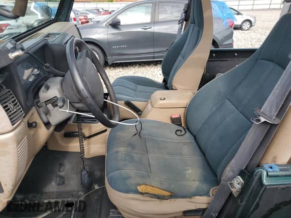 1999 Jeep Wrangler Sahara с VIN 1J4FY49S9XP425310, выставлен на аукционе Copart как лот 64079085 с пробегом 179 730 миль миль и На запчасти • Non repairable. История ставок и продаж доступна на DreamBid. Изображение 7.