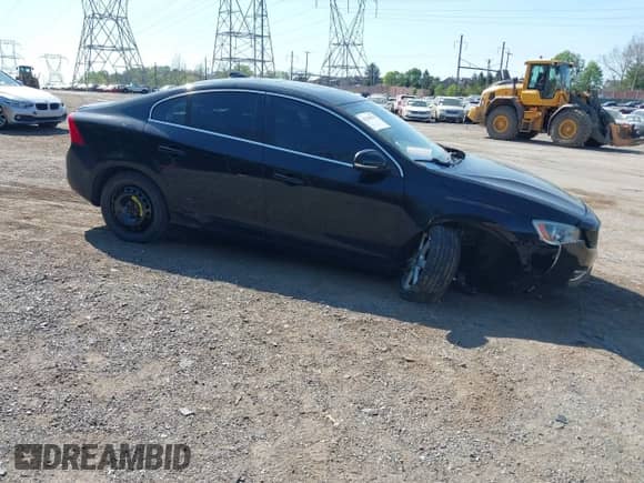 2016 Volvo S60 T5 Drive-E Premier z VIN YV126MFK8G2412344, wystawiony jako IAAI lot #42108519 z przebiegiem 129 579 mil mil oraz . Historia ofert i sprzedaży dostępna na DreamBid. Obrazek 1.