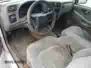 2002 Chevrolet S-10 LS z VIN 1GCCS19W728131094, wystawiony jako Copart lot #68387835 z przebiegiem 117 475 mil mil oraz Szkoda całkowita • Salvage title. Historia ofert i sprzedaży dostępna na DreamBid. Obrazek 8.