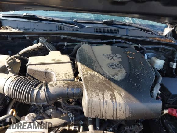 2019 Toyota Tacoma SR5 z VIN 3TMCZ5AN2KM231203, wystawiony jako IAAI lot #43203975 z przebiegiem 61 168 mil mil oraz . Historia ofert i sprzedaży dostępna na DreamBid. Obrazek 10.