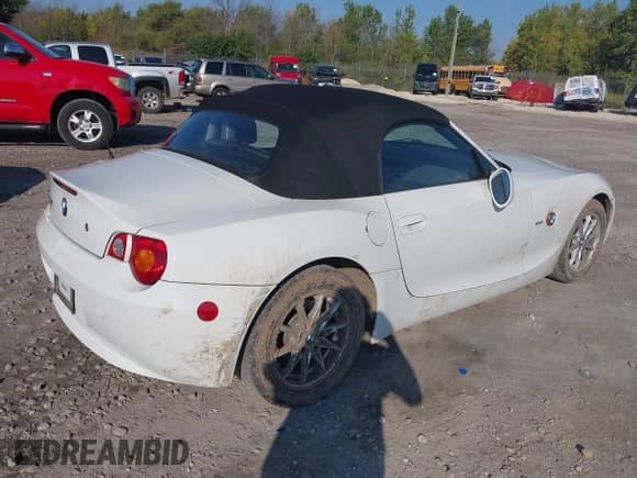 2004 BMW Z4 2.5i с VIN 4USBT33534LR67337, выставлен на аукционе IAAI как лот 43222391 с пробегом 75 725 миль миль и . История ставок и продаж доступна на DreamBid. Изображение 4.