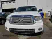 2012 Toyota Tundra Limited z VIN 5TFSY5F13CX128131, wystawiony jako Copart lot #78947464 z przebiegiem 132 206 mil mil oraz Szkoda całkowita • Salvage title. Historia ofert i sprzedaży dostępna na DreamBid. Obrazek 5.