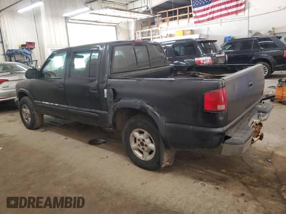 2001 Chevrolet S-10 LS with VIN 1GCDT13W41K219614, listed as a Copart auction lot 58116835 with 256,155 mi miles and Clean title. Bid and sale history available at DreamBid. Image 2.