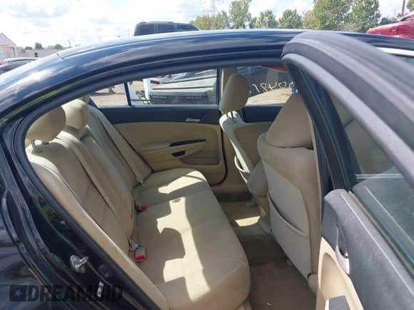 2012 Honda Accord LX Premium z VIN 1HGCP2F46CA023815, wystawiony jako IAAI lot #43084812 z przebiegiem 265 148 mil mil oraz . Historia ofert i sprzedaży dostępna na DreamBid. Obrazek 8.