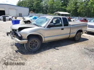 2003 Chevrolet S-10 LS с VIN 1GCCS19XX38225691, выставлен на аукционе Copart как лот 64231085 с пробегом 258 080 миль миль и Списание • Salvage title. История ставок и продаж доступна на DreamBid. Изображение 1.
