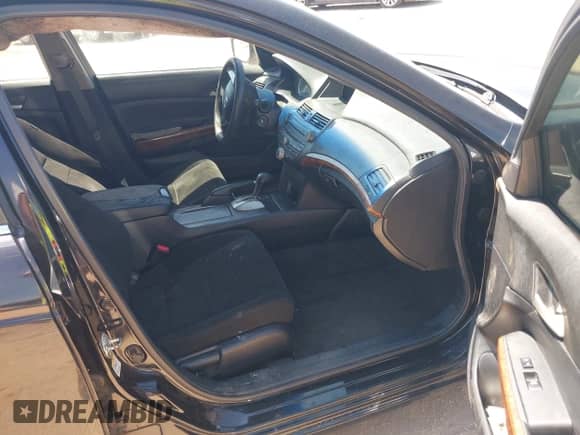 2011 Honda Accord EX z VIN 1HGCP2F77BA070408, wystawiony jako IAAI lot #43062964 z przebiegiem 303 014 mil mil oraz . Historia ofert i sprzedaży dostępna na DreamBid. Obrazek 5.