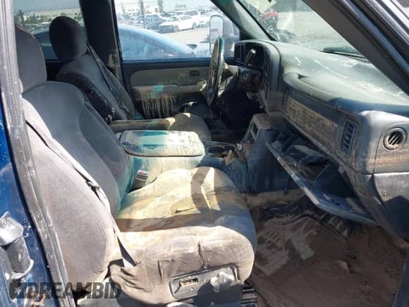 2002 Chevrolet Silverado 1500 LS with VIN 2GCEC19V821254497, listed as a IAAI auction lot 43116717 with Not provided miles and . Bid and sale history available at DreamBid. Image 5.