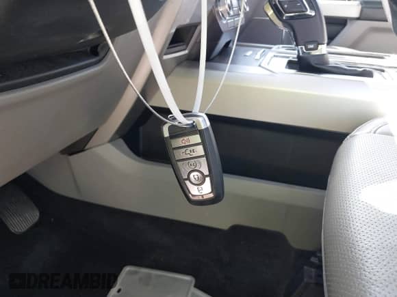 2018 Ford F-150 XL z VIN 1FTEW1EP0JKC85174, wystawiony jako IAAI lot #42695721 z przebiegiem 108 088 mil mil oraz . Historia ofert i sprzedaży dostępna na DreamBid. Obrazek 11.