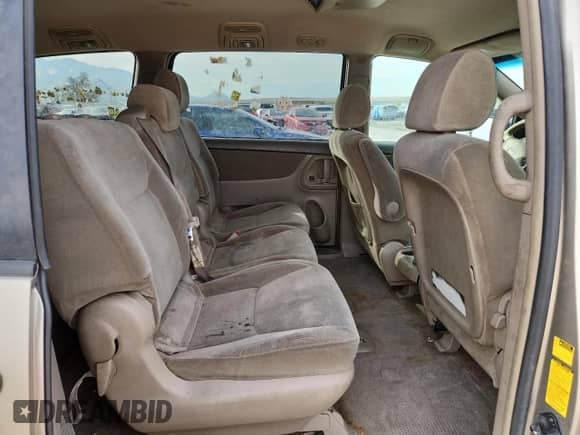 2005 Toyota Sienna CE z VIN 5TDZA23C65S358407, wystawiony jako Copart lot #82692535 z przebiegiem 301 973 mil mil oraz Czysty tytuł • Clean title. Historia ofert i sprzedaży dostępna na DreamBid. Obrazek 10.