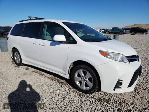 2018 Toyota Sienna LE with VIN 5TDKZ3DC9JS929445, listed as a Copart auction lot 81083715 with 126,226 mi miles and Salvage title. Bid and sale history available at DreamBid. Image 4.