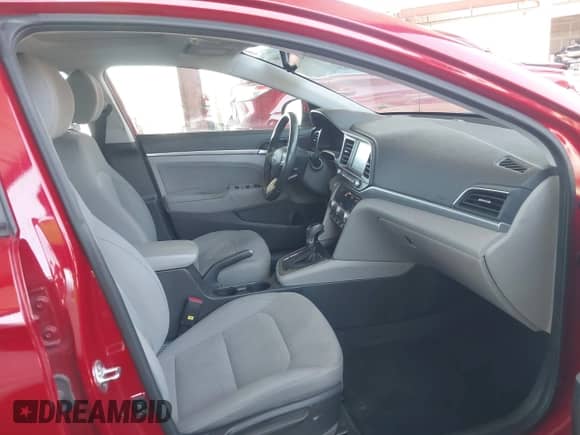 2019 Hyundai Elantra Value Edition z VIN KMHD84LF2KU837955, wystawiony jako IAAI lot #42887056 z przebiegiem 70 111 mil mil oraz . Historia ofert i sprzedaży dostępna na DreamBid. Obrazek 5.