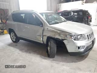 2012 Jeep Compass Latitude z VIN 1C4NJCEA8CD660144, wystawiony jako IAAI lot #43124193 z przebiegiem 98 137 mil mil oraz . Historia ofert i sprzedaży dostępna na DreamBid. Obrazek 1.