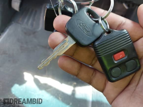 2002 Ford F-150 XLT с VIN 1FTRW07632KA97878, выставлен на аукционе IAAI как лот 42798510 с пробегом 275 843 миль миль и . История ставок и продаж доступна на DreamBid. Изображение 11.