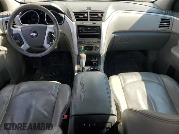 2010 Chevrolet Traverse 2LT with VIN 1GNLRGED8AS109388, listed as a Copart auction lot 82107235 with 210,816 mi miles and Salvage title. Bid and sale history available at DreamBid. Image 8.