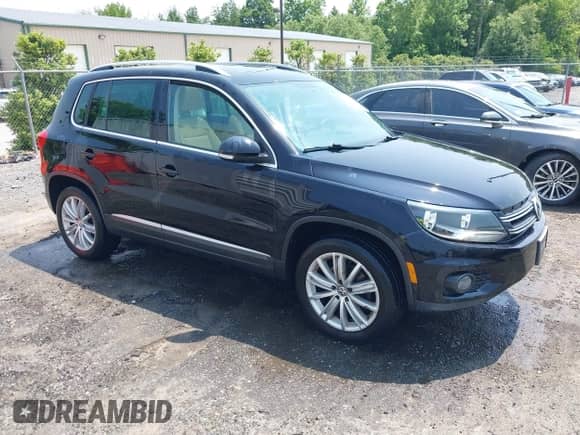 2012 Volkswagen Tiguan SE с VIN WVGBV7AX1CW548133, выставлен на аукционе IAAI как лот 42403164 с пробегом 139 083 миль миль и . История ставок и продаж доступна на DreamBid. Изображение 1.