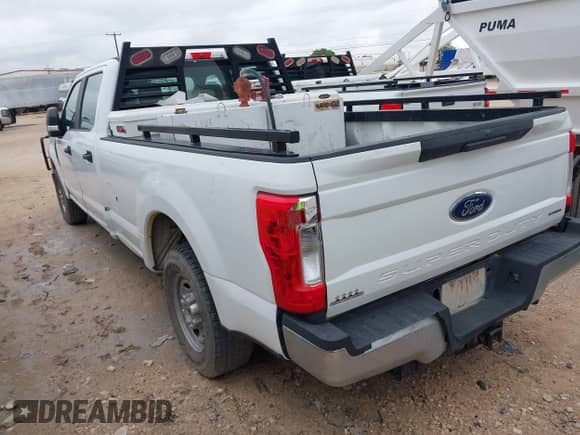 2019 Ford F-250 XL z VIN 1FT7W2A62KEC45366, wystawiony jako IAAI lot #42549198 z przebiegiem 111 729 mil mil oraz . Historia ofert i sprzedaży dostępna na DreamBid. Obrazek 3.