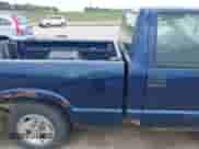2003 Chevrolet S-10 LS z VIN 1GCCS14H138232268, wystawiony jako IAAI lot #42685725 z przebiegiem 301 843 mil mil oraz . Historia ofert i sprzedaży dostępna na DreamBid. Obrazek 8.