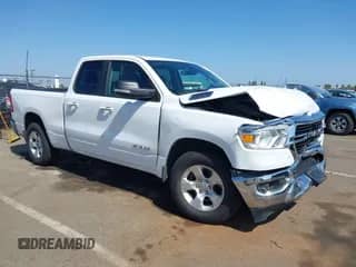 2020 Ram 1500 Big Horn z VIN 1C6RREBT4LN256707, wystawiony jako IAAI lot #42489432 z przebiegiem 95 117 mil mil oraz . Historia ofert i sprzedaży dostępna na DreamBid. Obrazek 1.