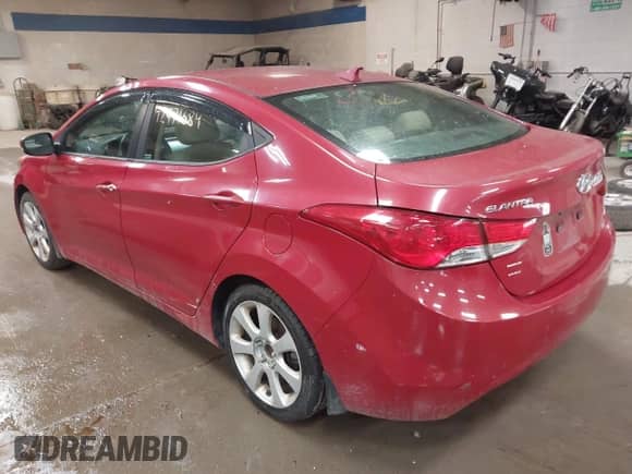 2013 Hyundai Elantra GLS z VIN KMHDH4AE4DU942218, wystawiony jako IAAI lot #42971684 z przebiegiem 107 737 mil mil oraz . Historia ofert i sprzedaży dostępna na DreamBid. Obrazek 3.