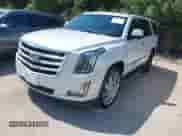 2017 Cadillac Escalade Luxury z VIN 1GYS3BKJ2HR270656, wystawiony jako IAAI lot #43138388 z przebiegiem 200 692 mil mil oraz . Historia ofert i sprzedaży dostępna na DreamBid. Obrazek 2.